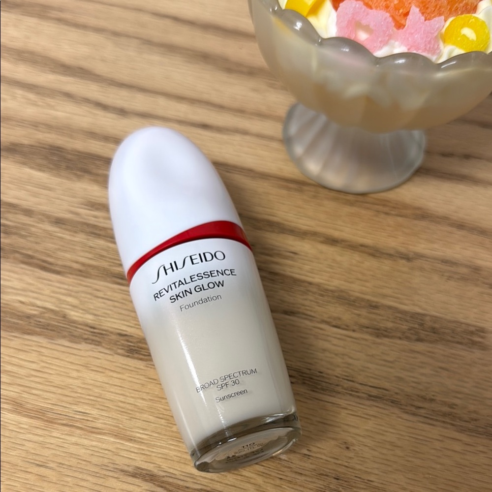Shiseido Revitalessence Skin Glow Foundation